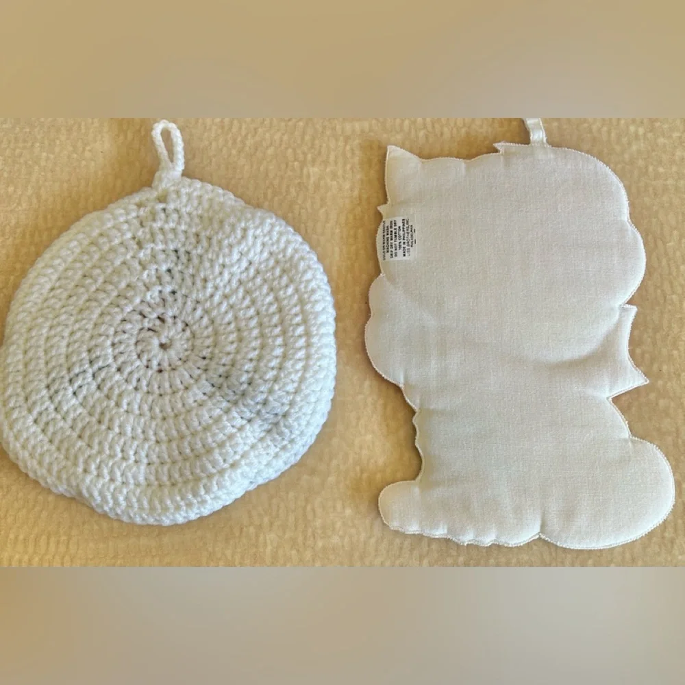 Vintage Holiday Kitchen Potholders 2-Set Kitty Cat Crochet Poinsettia Hot Pads